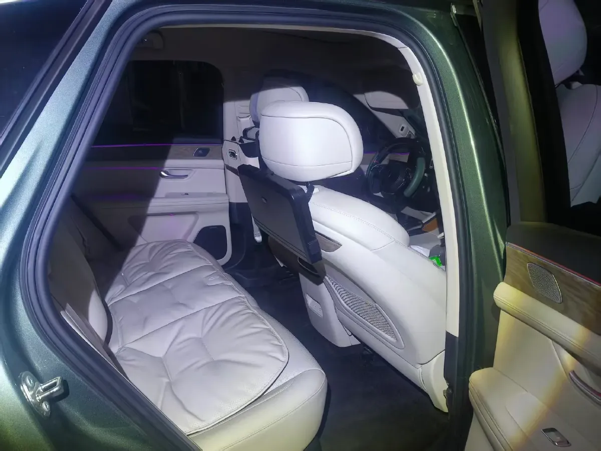 2022 Isuzu Mu-X 2.0T 220HP L4 8AT,autocango,china used car exporter,china ev exporter,chinese used car exporter,chinese used ev exporter