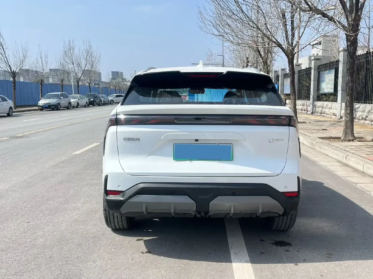 2025 Geely Galaxy L7 1.5L 112HP L4 1DHT PHEV 18.4KWH,autocango,china used car exporter,china ev exporter,chinese used car exporter,chinese used ev exporter