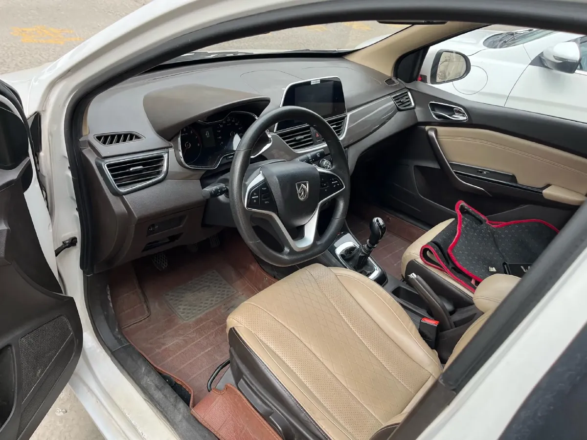 2017 BaoJun 310W 1.5L 112HP L4 6MT,autocango,china used car exporter,china ev exporter,chinese used car exporter,chinese used ev exporter