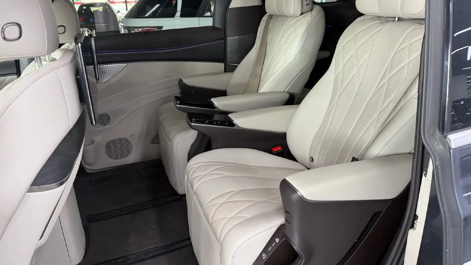 2024 Denza D9 1.5T 139HP L4 E-CVT PHEV 40KWH,autocango,china used car exporter,china ev exporter,chinese used car exporter,chinese used ev exporter