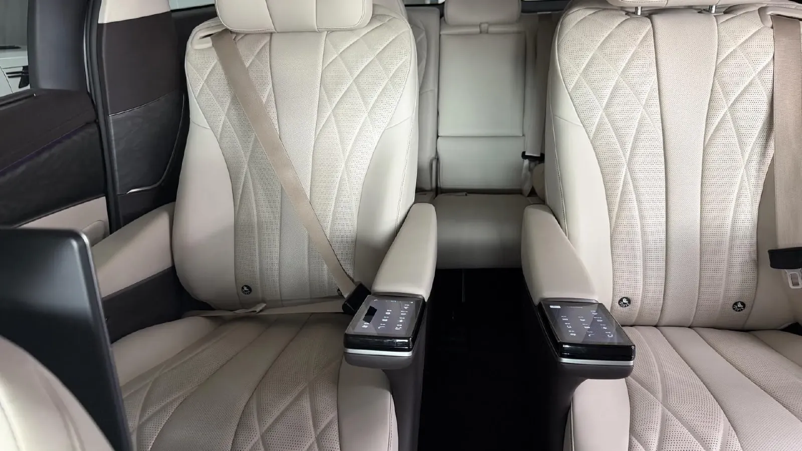 2024 Denza D9 1.5T 139HP L4 E-CVT PHEV 40KWH,autocango,china used car exporter,china ev exporter,chinese used car exporter,chinese used ev exporter