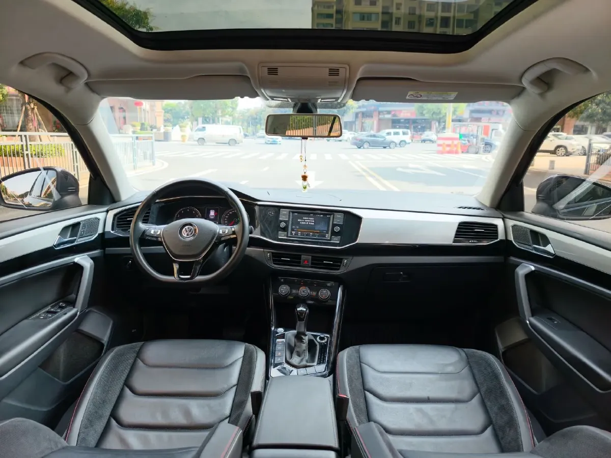 2019 Jeep Cherokee 2.0T 234HP L4 9AT,autocango,china used car exporter,china ev exporter,chinese used car exporter,chinese used ev exporter