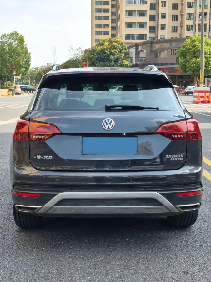 2019 Jeep Cherokee 2.0T 234HP L4 9AT,autocango,china used car exporter,china ev exporter,chinese used car exporter,chinese used ev exporter