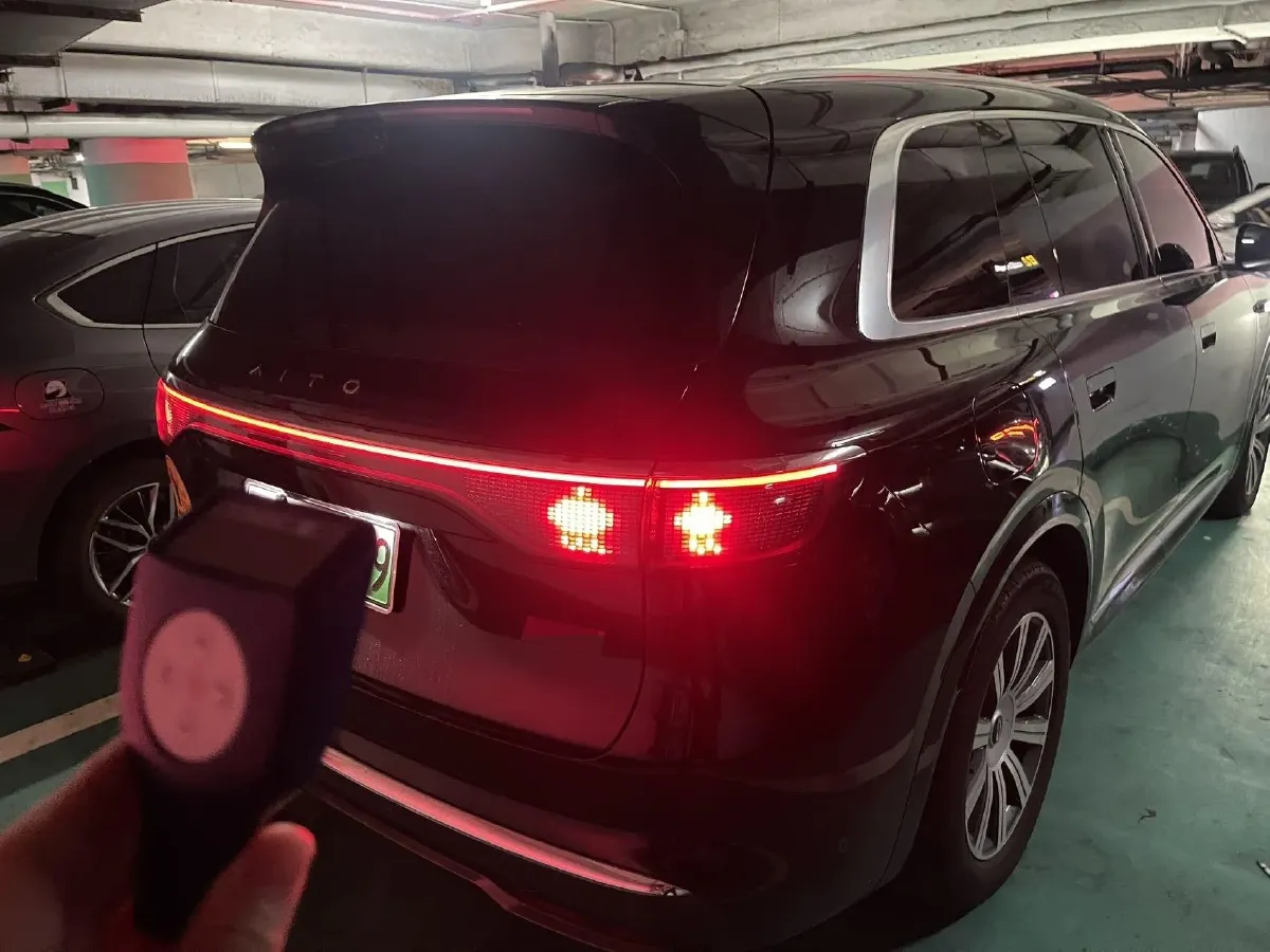 2025 AITO AITO M8 REEV 160HP REEV 53.4KWH,autocango,china used car exporter,china ev exporter,chinese used car exporter,chinese used ev exporter