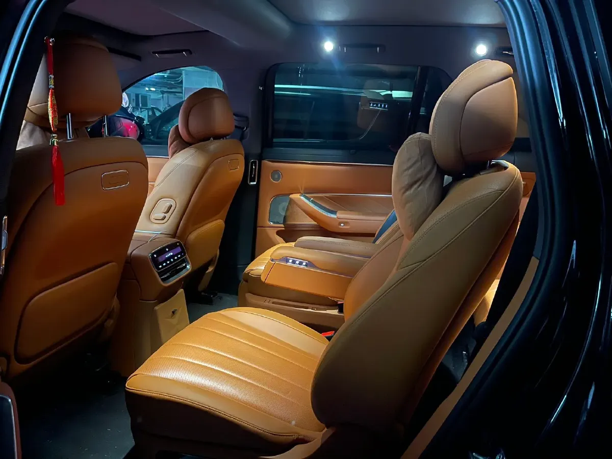 2025 AITO AITO M8 REEV 160HP REEV 53.4KWH,autocango,china used car exporter,china ev exporter,chinese used car exporter,chinese used ev exporter