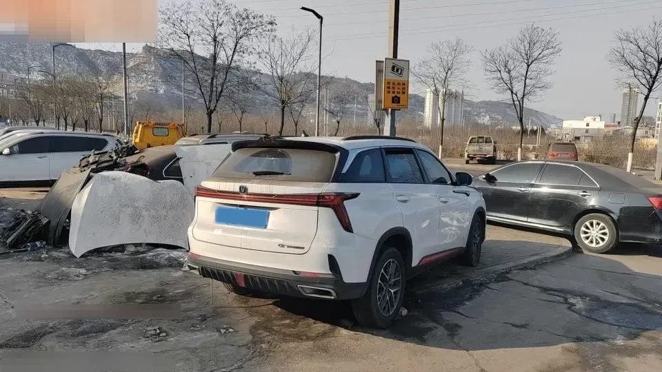 2022 ChangAn CS75 Plus 1.5T 188HP L4 8AT,autocango,china used car exporter,china ev exporter,chinese used car exporter,chinese used ev exporter