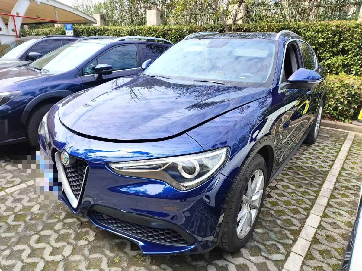 2020 Alfa Romeo Stelvio 2.0T 280HP L4 8AT,autocango,china used car exporter,china ev exporter,chinese used car exporter,chinese used ev exporter