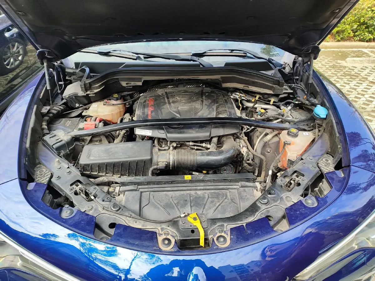 2020 Alfa Romeo Stelvio 2.0T 280HP L4 8AT,autocango,china used car exporter,china ev exporter,chinese used car exporter,chinese used ev exporter