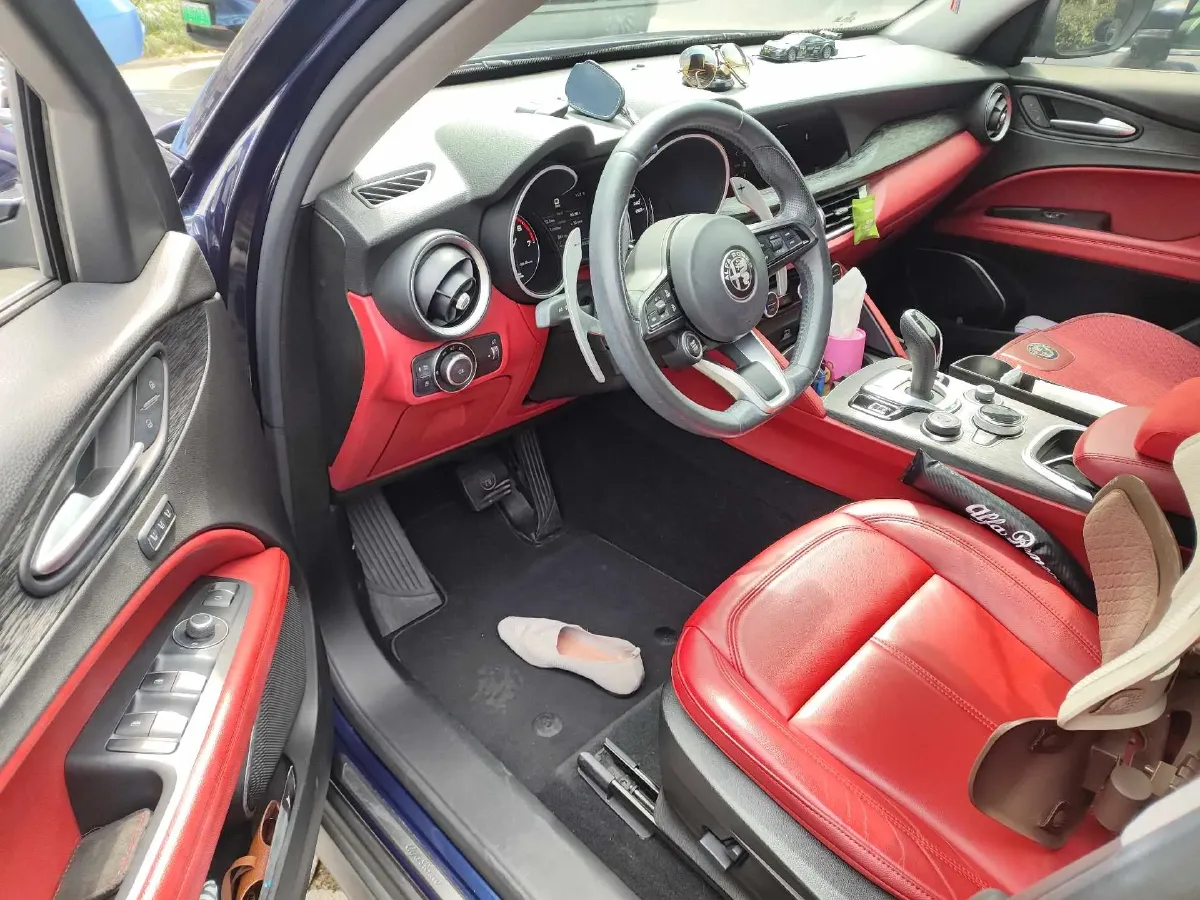 2020 Alfa Romeo Stelvio 2.0T 280HP L4 8AT,autocango,china used car exporter,china ev exporter,chinese used car exporter,chinese used ev exporter