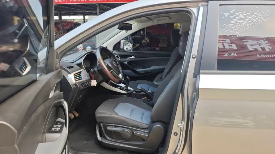 2019 BaoJun 530 1.5T 150HP L4 6MT,autocango,china used car exporter,china ev exporter,chinese used car exporter,chinese used ev exporter