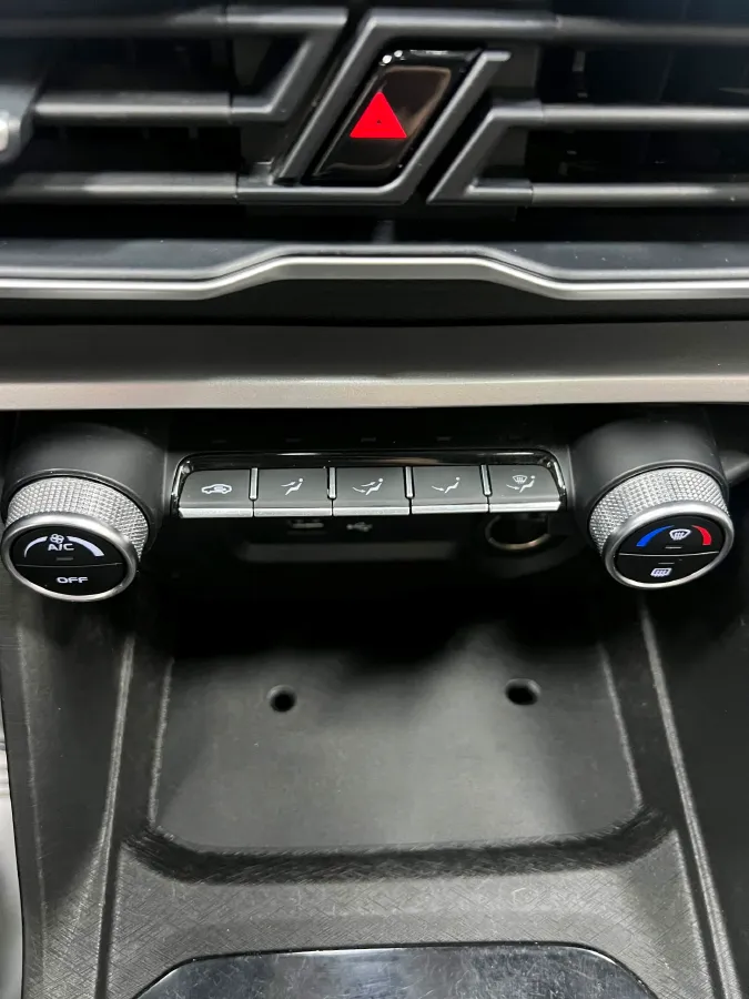 2021 Geely Coolray 1.4T 141HP L4 6DCT,autocango,china used car exporter,china ev exporter,chinese used car exporter,chinese used ev exporter