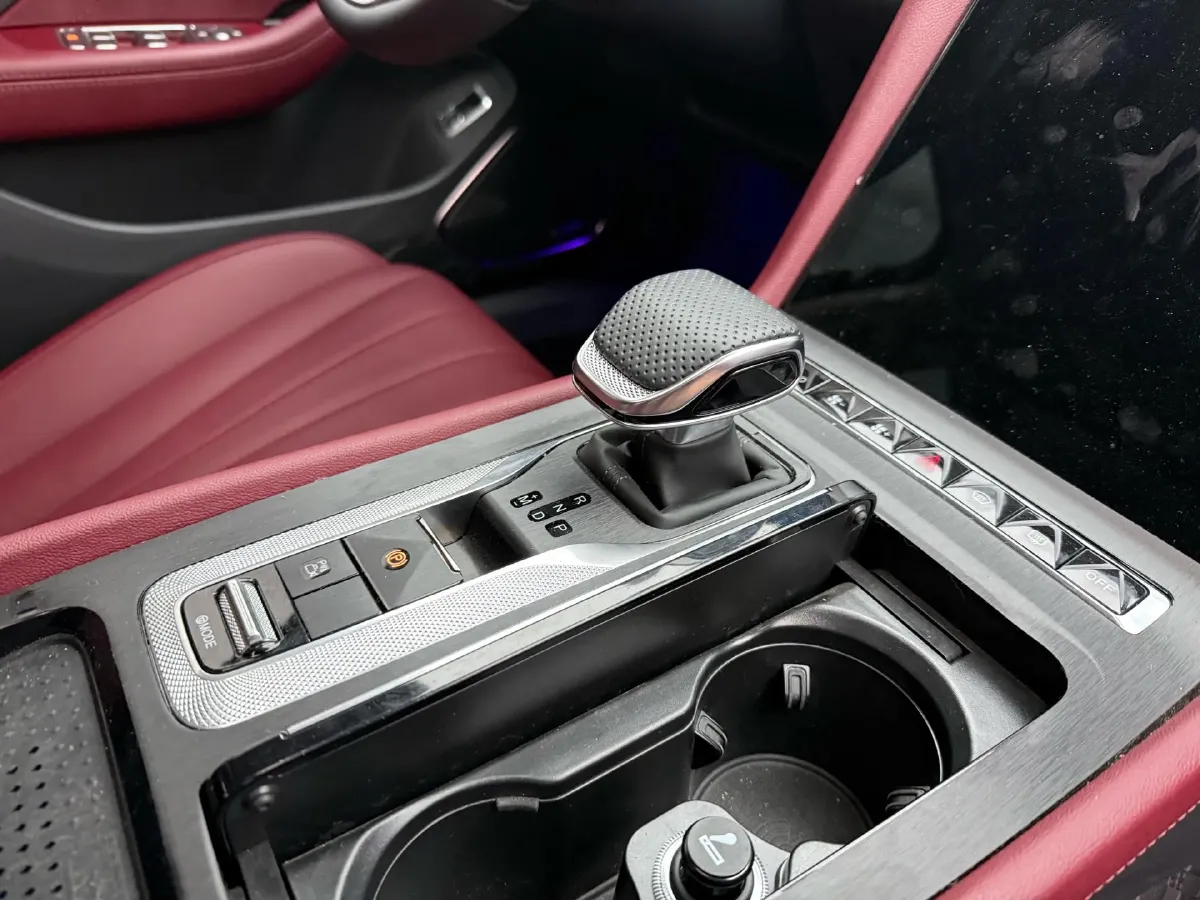 2025 HongQi H5 1.5T 169HP L4 1DHT Hybrid,autocango,china used car exporter,china ev exporter,chinese used car exporter,chinese used ev exporter