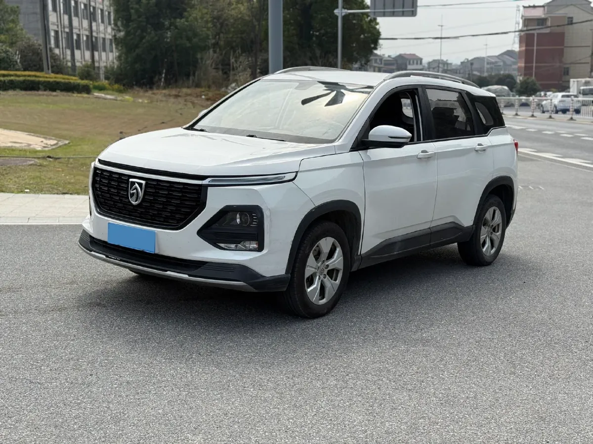 2020 BaoJun 530 1.5T 147HP L4 6MT,autocango,china used car exporter,china ev exporter,chinese used car exporter,chinese used ev exporter