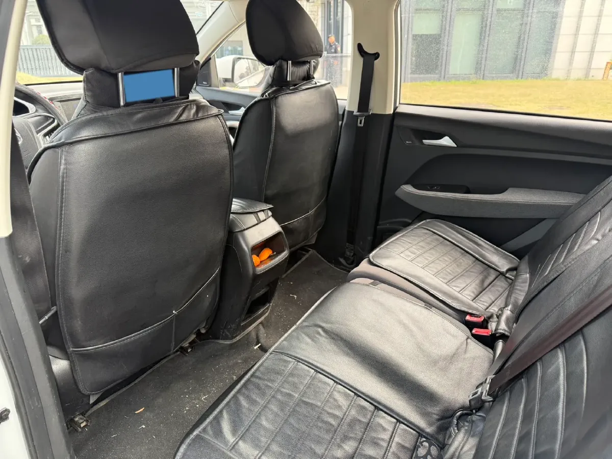 2020 BaoJun 530 1.5T 147HP L4 6MT,autocango,china used car exporter,china ev exporter,chinese used car exporter,chinese used ev exporter