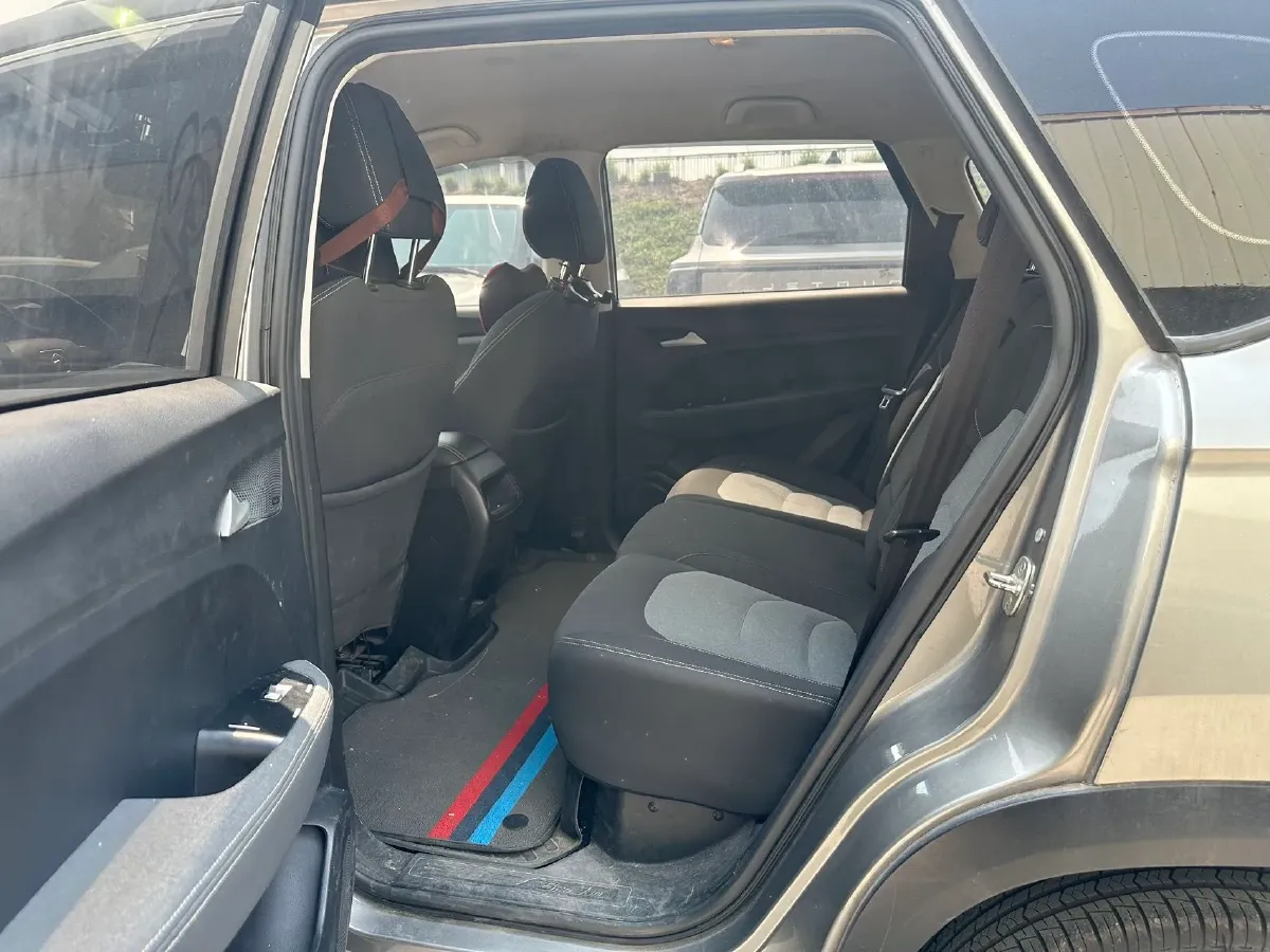 2018 BaoJun 530 1.5T 150HP L4 6MT,autocango,china used car exporter,china ev exporter,chinese used car exporter,chinese used ev exporter