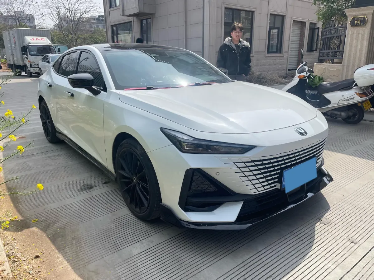 2023 ChangAn UNI-V 1.5T 188HP L4 7DCT,autocango,china used car exporter,china ev exporter,chinese used car exporter,chinese used ev exporter