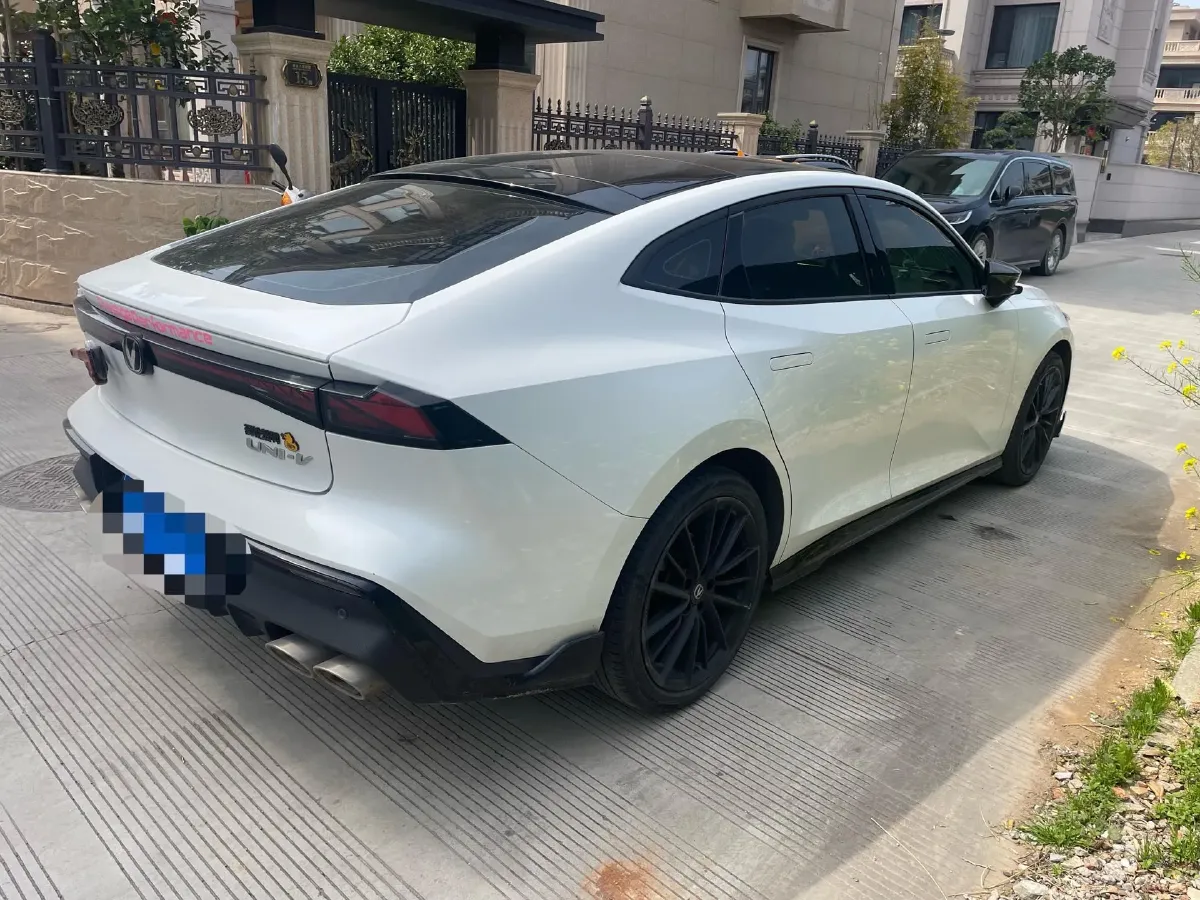 2023 ChangAn UNI-V 1.5T 188HP L4 7DCT,autocango,china used car exporter,china ev exporter,chinese used car exporter,chinese used ev exporter