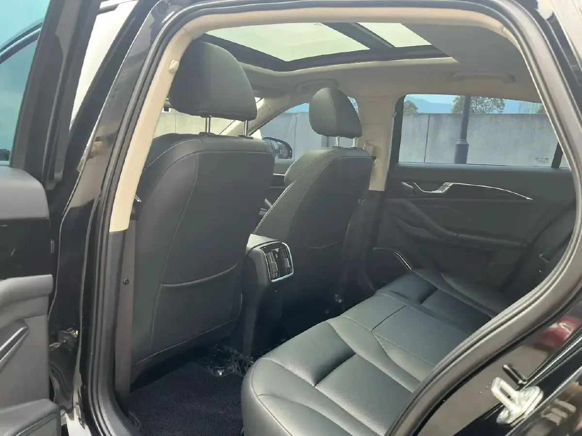 2023 Bestune B70 1.5T 169HP L4 7DCT,autocango,china used car exporter,china ev exporter,chinese used car exporter,chinese used ev exporter