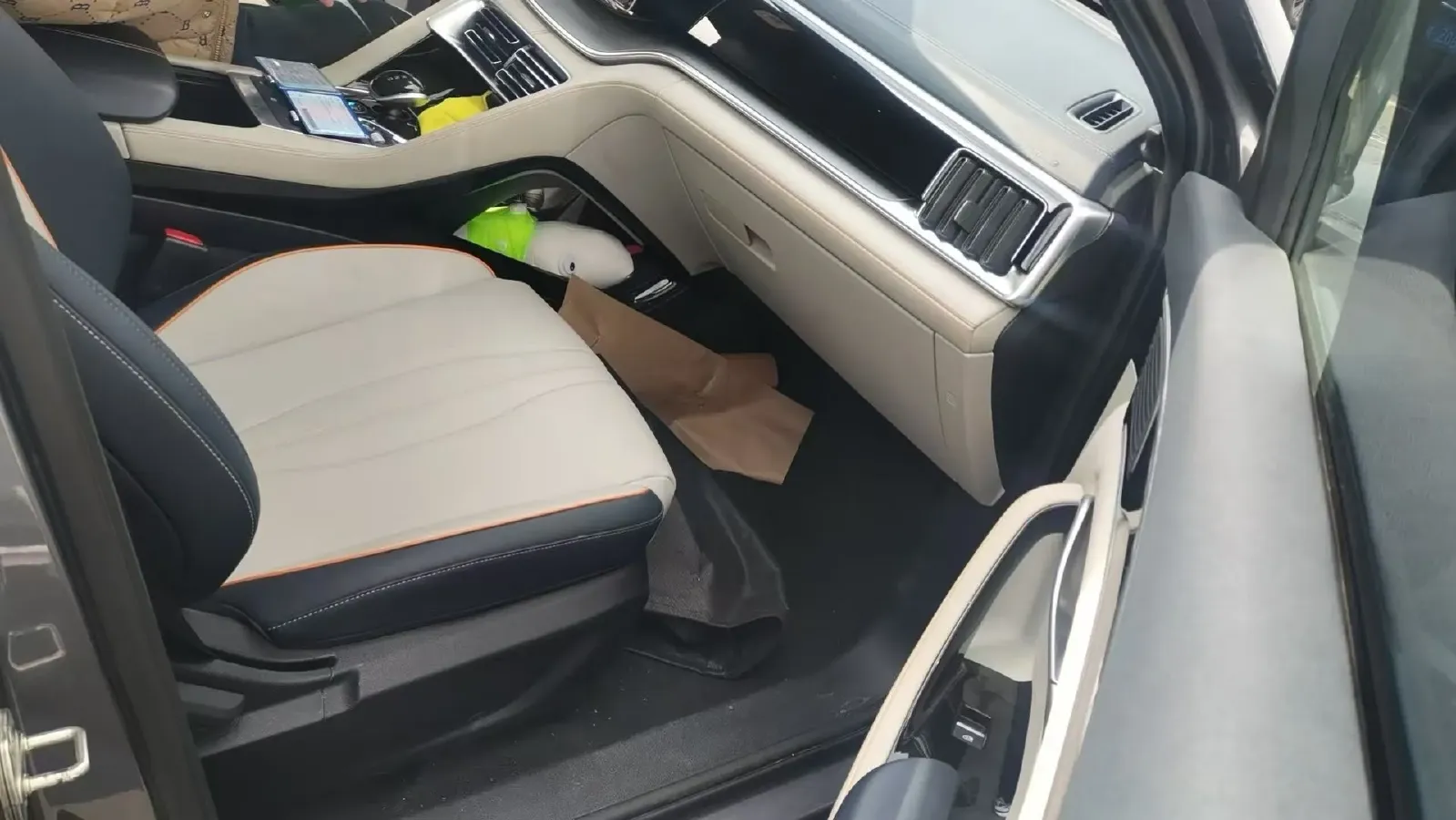 2022 Hyundai Tucson 2.0L 150HP L4 6AT Hybrid,autocango,china used car exporter,china ev exporter,chinese used car exporter,chinese used ev exporter