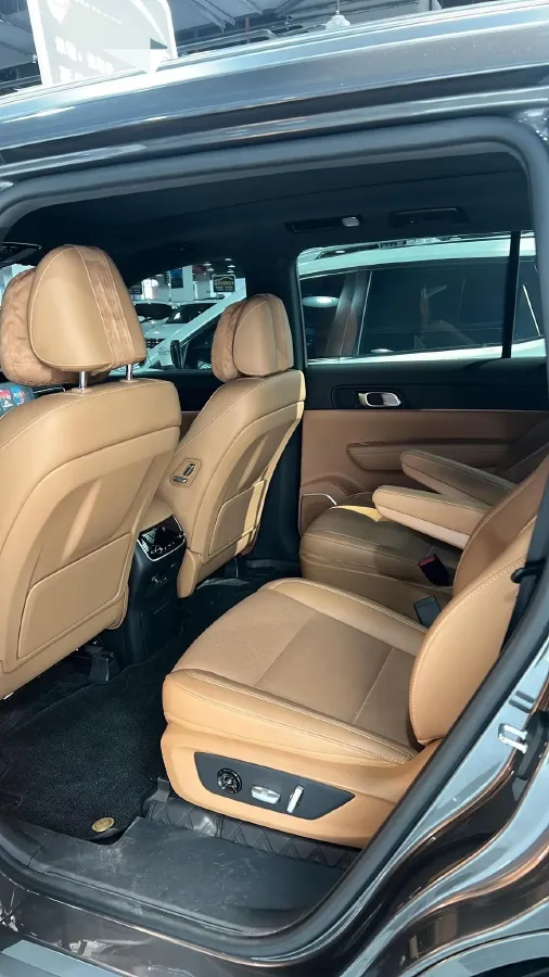 2021 Li ONE Range Extended 131HP REEV 40.5KWH,autocango,china used car exporter,china ev exporter,chinese used car exporter,chinese used ev exporter