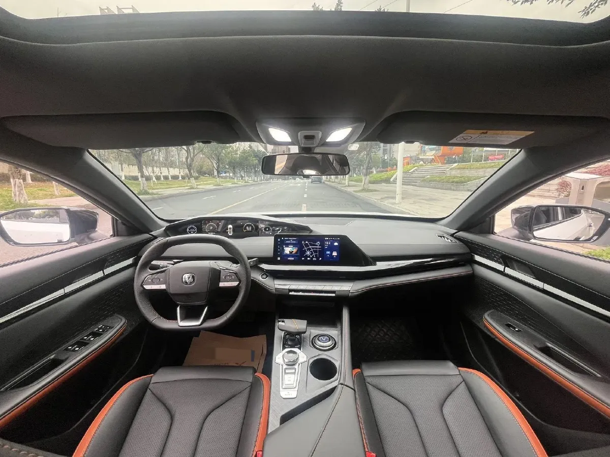 2023 ChangAn UNI-V 1.5T 188HP L4 7DCT,autocango,china used car exporter,china ev exporter,chinese used car exporter,chinese used ev exporter