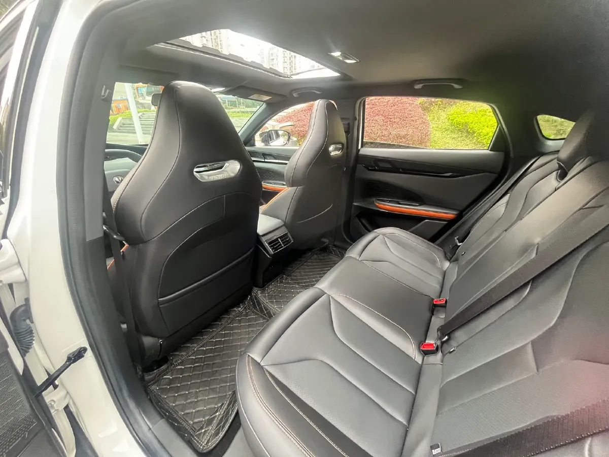 2023 ChangAn UNI-V 1.5T 188HP L4 7DCT,autocango,china used car exporter,china ev exporter,chinese used car exporter,chinese used ev exporter