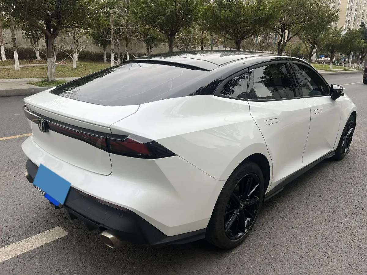 2023 ChangAn UNI-V 1.5T 188HP L4 7DCT,autocango,china used car exporter,china ev exporter,chinese used car exporter,chinese used ev exporter