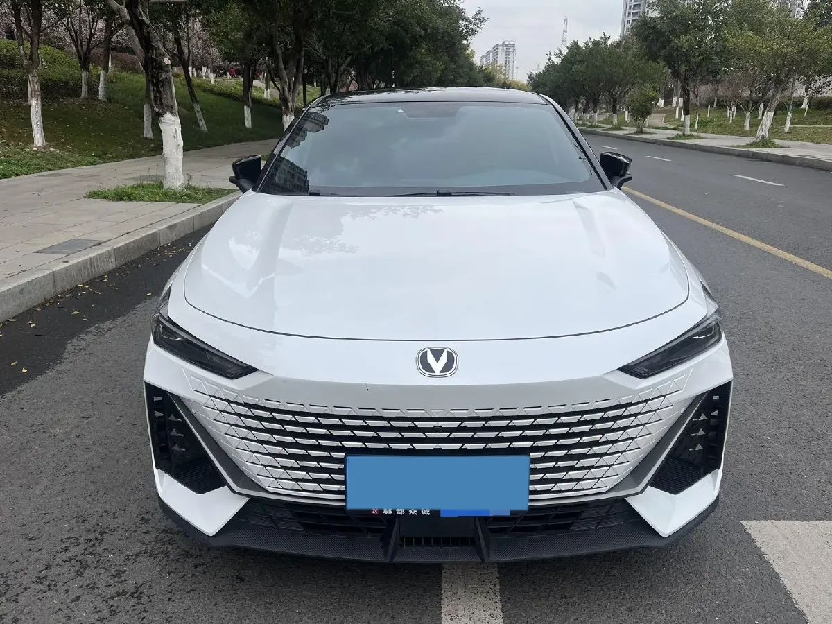 2023 ChangAn UNI-V 1.5T 188HP L4 7DCT,autocango,china used car exporter,china ev exporter,chinese used car exporter,chinese used ev exporter
