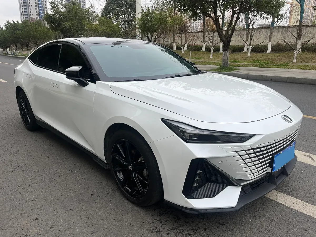 2023 ChangAn UNI-V 1.5T 188HP L4 7DCT,autocango,china used car exporter,china ev exporter,chinese used car exporter,chinese used ev exporter