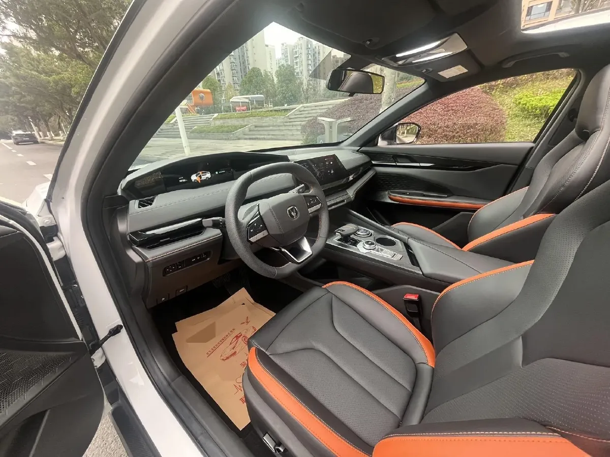 2023 ChangAn UNI-V 1.5T 188HP L4 7DCT,autocango,china used car exporter,china ev exporter,chinese used car exporter,chinese used ev exporter