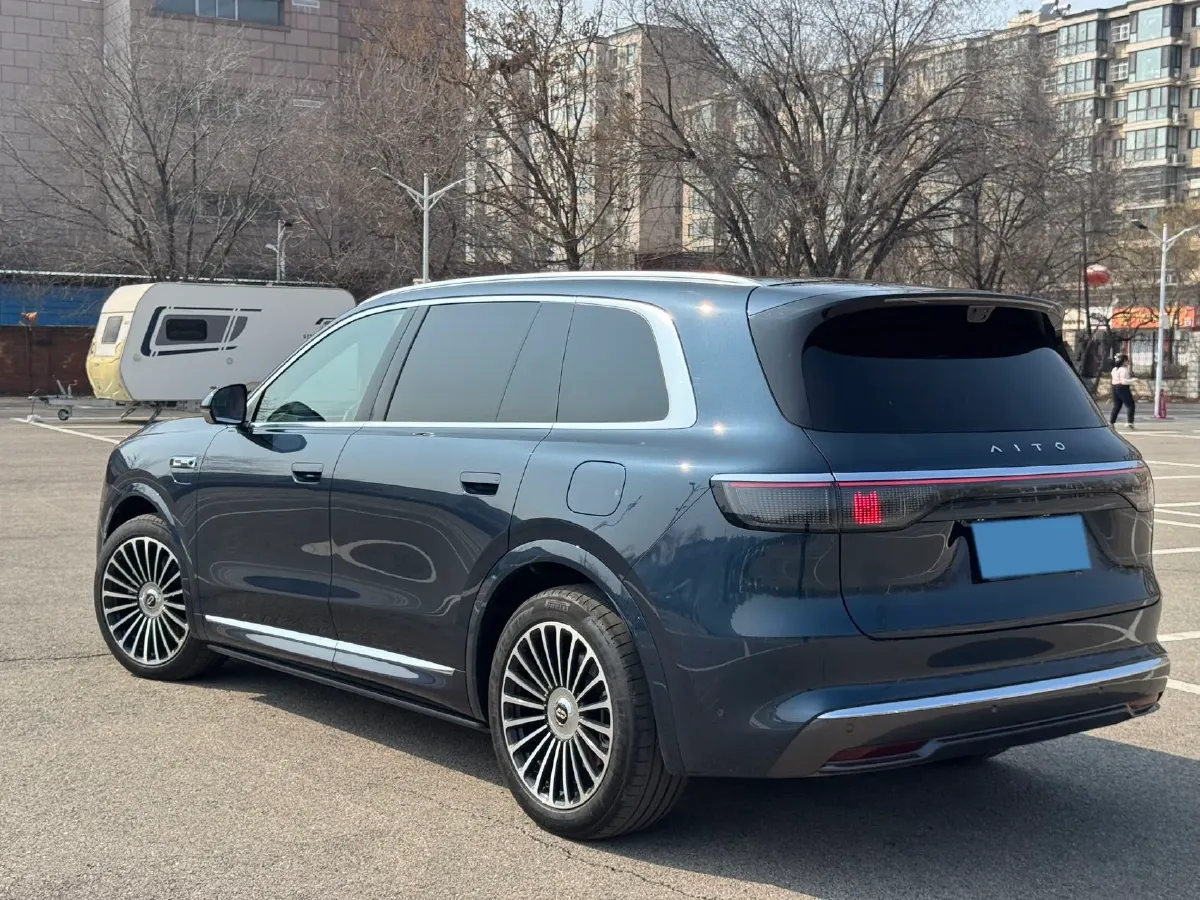 2025 AITO AITO M8 REEV 160HP REEV 53.4KWH,autocango,china used car exporter,china ev exporter,chinese used car exporter,chinese used ev exporter