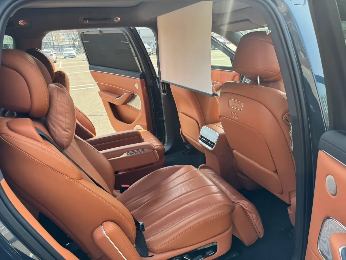 2025 AITO AITO M8 REEV 160HP REEV 53.4KWH,autocango,china used car exporter,china ev exporter,chinese used car exporter,chinese used ev exporter