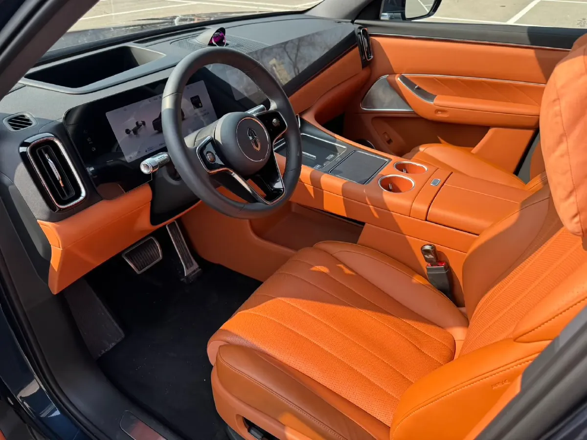 2025 AITO AITO M8 REEV 160HP REEV 53.4KWH,autocango,china used car exporter,china ev exporter,chinese used car exporter,chinese used ev exporter