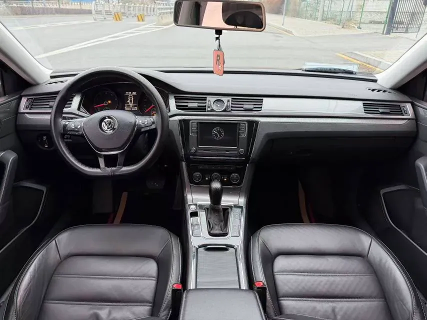 2017 Volkswagen Passat 1.8T 180HP L4 7DCT,autocango,china used car exporter,china ev exporter,chinese used car exporter,chinese used ev exporter