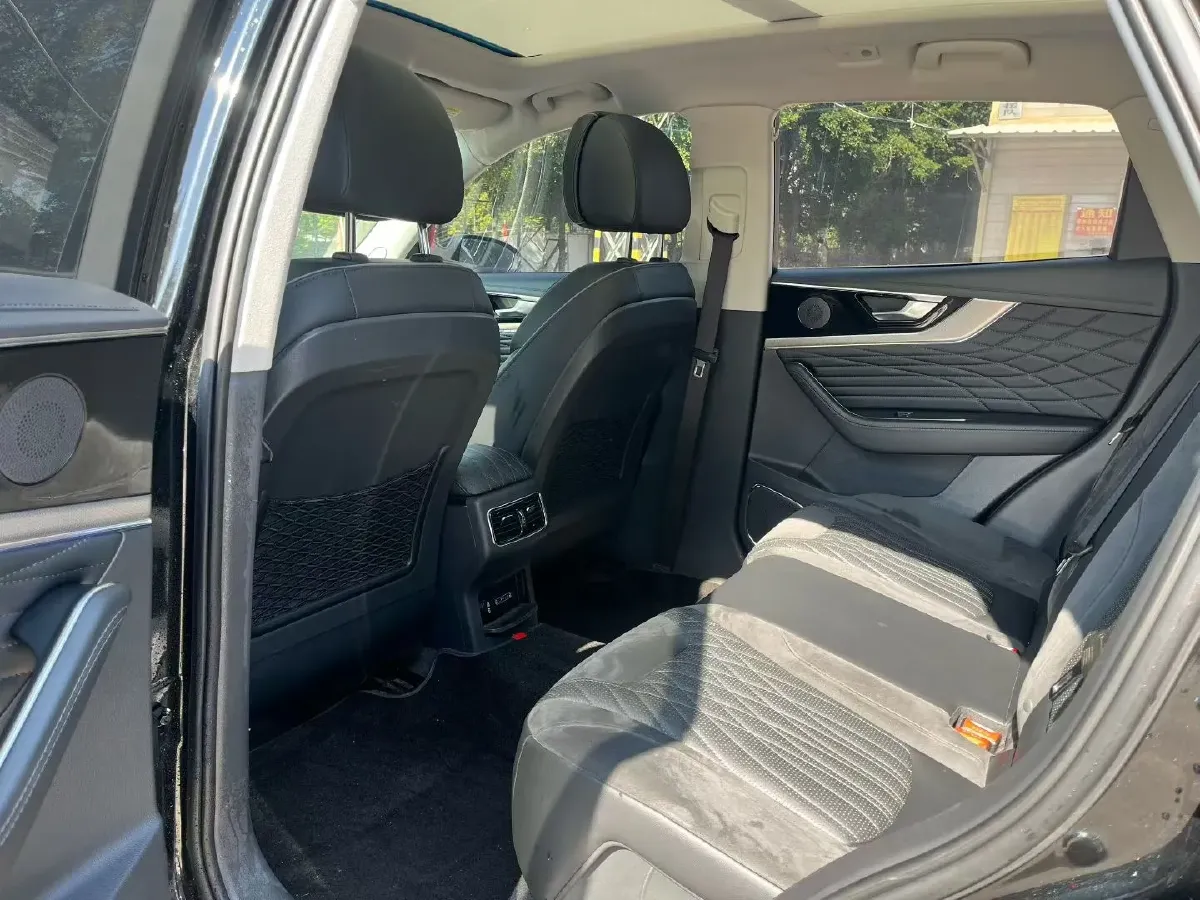 2022 HongQi HS5 2.0T 224HP L4 6AT,autocango,china used car exporter,china ev exporter,chinese used car exporter,chinese used ev exporter