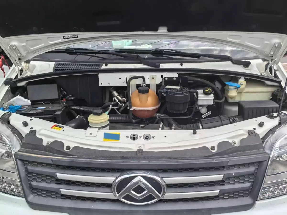 2021 MAXUS XinTu V80 2.0T 139HP L4 6MT,autocango,china used car exporter,china ev exporter,chinese used car exporter,chinese used ev exporter