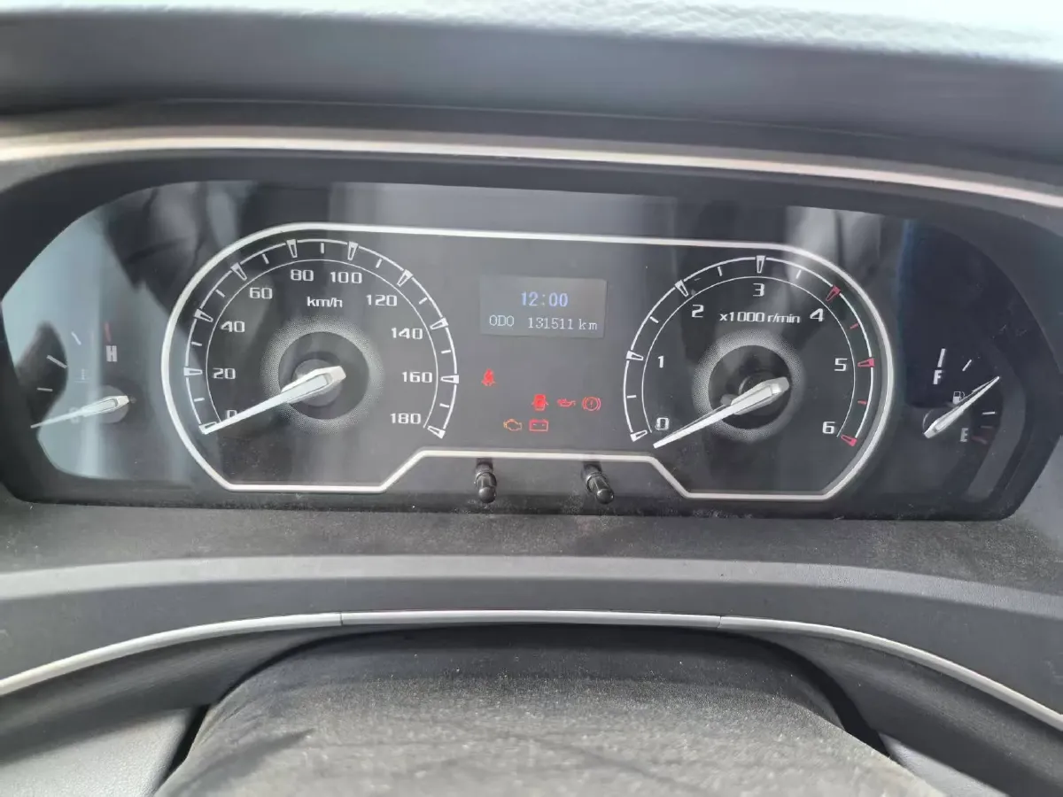 2021 MAXUS XinTu V80 2.0T 139HP L4 6MT,autocango,china used car exporter,china ev exporter,chinese used car exporter,chinese used ev exporter