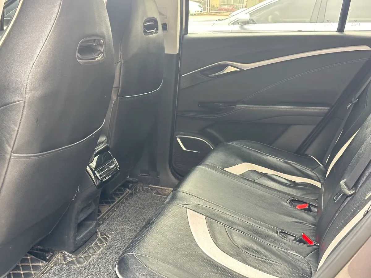 2022 Ford Focus 1.5T 177HP L4 6AT,autocango,china used car exporter,china ev exporter,chinese used car exporter,chinese used ev exporter