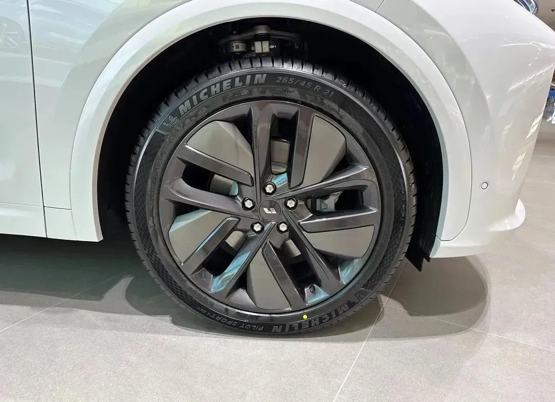 2025 Li L7 Range Extended 154HP REEV,autocango,china used car exporter,china ev exporter,chinese used car exporter,chinese used ev exporter