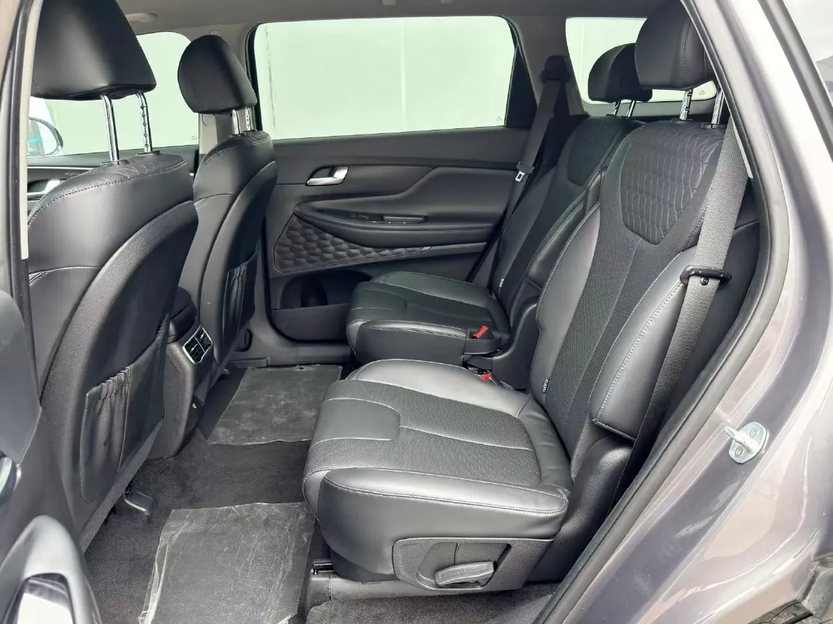 2023 Hyundai Santafe 2.0T 230HP L4 8AT,autocango,china used car exporter,china ev exporter,chinese used car exporter,chinese used ev exporter