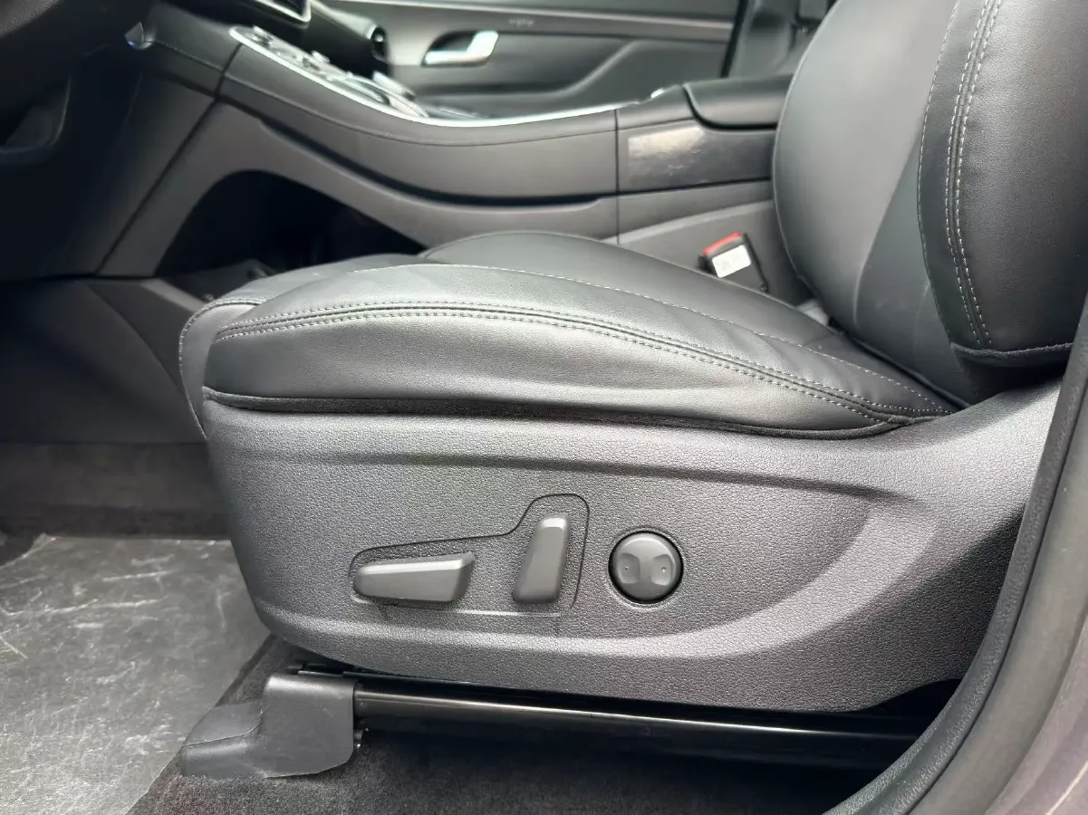 2023 Hyundai Santafe 2.0T 230HP L4 8AT,autocango,china used car exporter,china ev exporter,chinese used car exporter,chinese used ev exporter