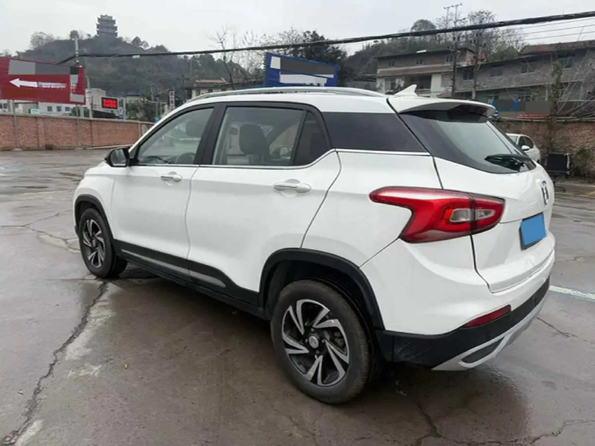 2017 HaiMa S5 Young Edition 1.6L 122HP L4 5MT,autocango,china used car exporter,china ev exporter,chinese used car exporter,chinese used ev exporter