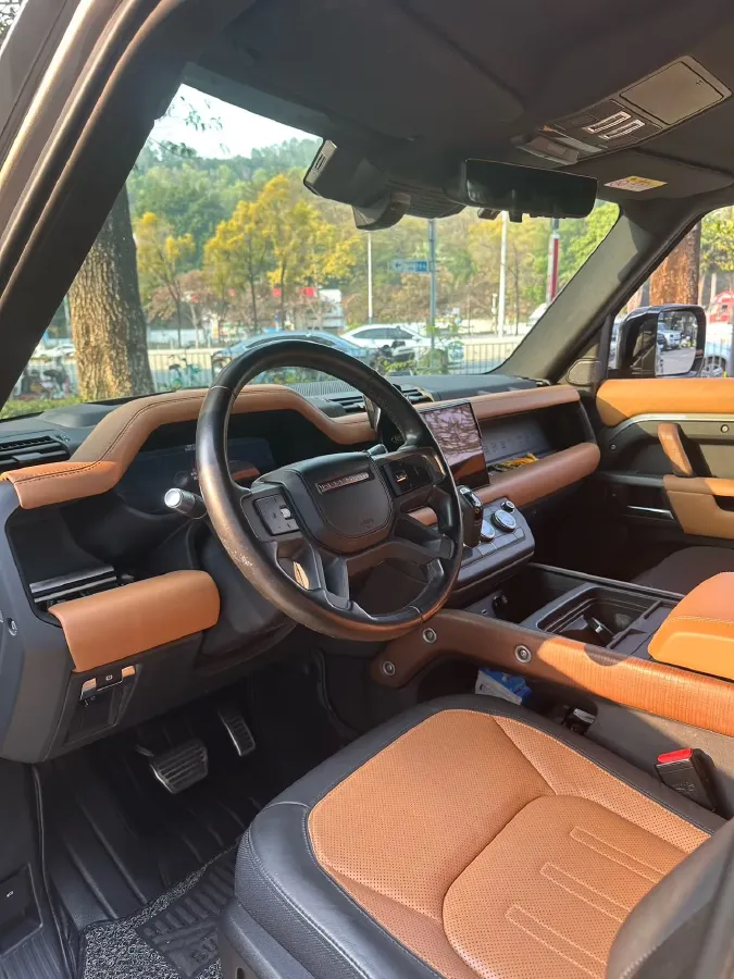 2022 Land Rover Defender 3.0T 400HP L6 8AT,autocango,china used car exporter,china ev exporter,chinese used car exporter,chinese used ev exporter