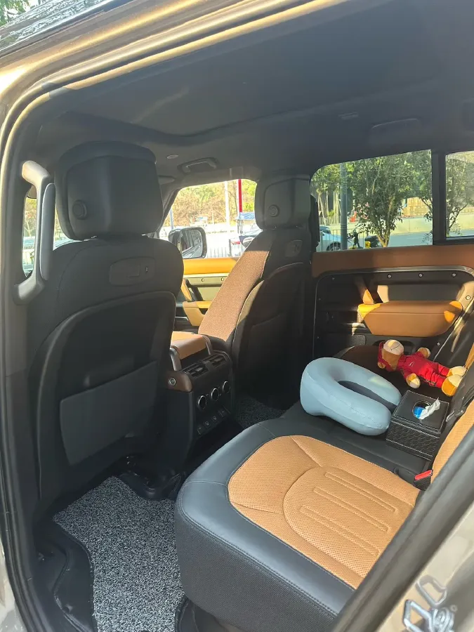 2022 Land Rover Defender 3.0T 400HP L6 8AT,autocango,china used car exporter,china ev exporter,chinese used car exporter,chinese used ev exporter