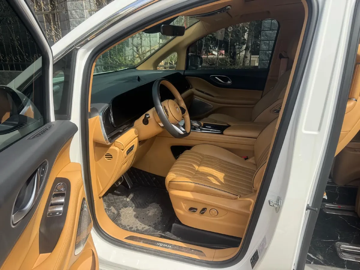 2022 Voyah Dream 1.5T 136HP L4 PHEV 25.57KWH,autocango,china used car exporter,china ev exporter,chinese used car exporter,chinese used ev exporter