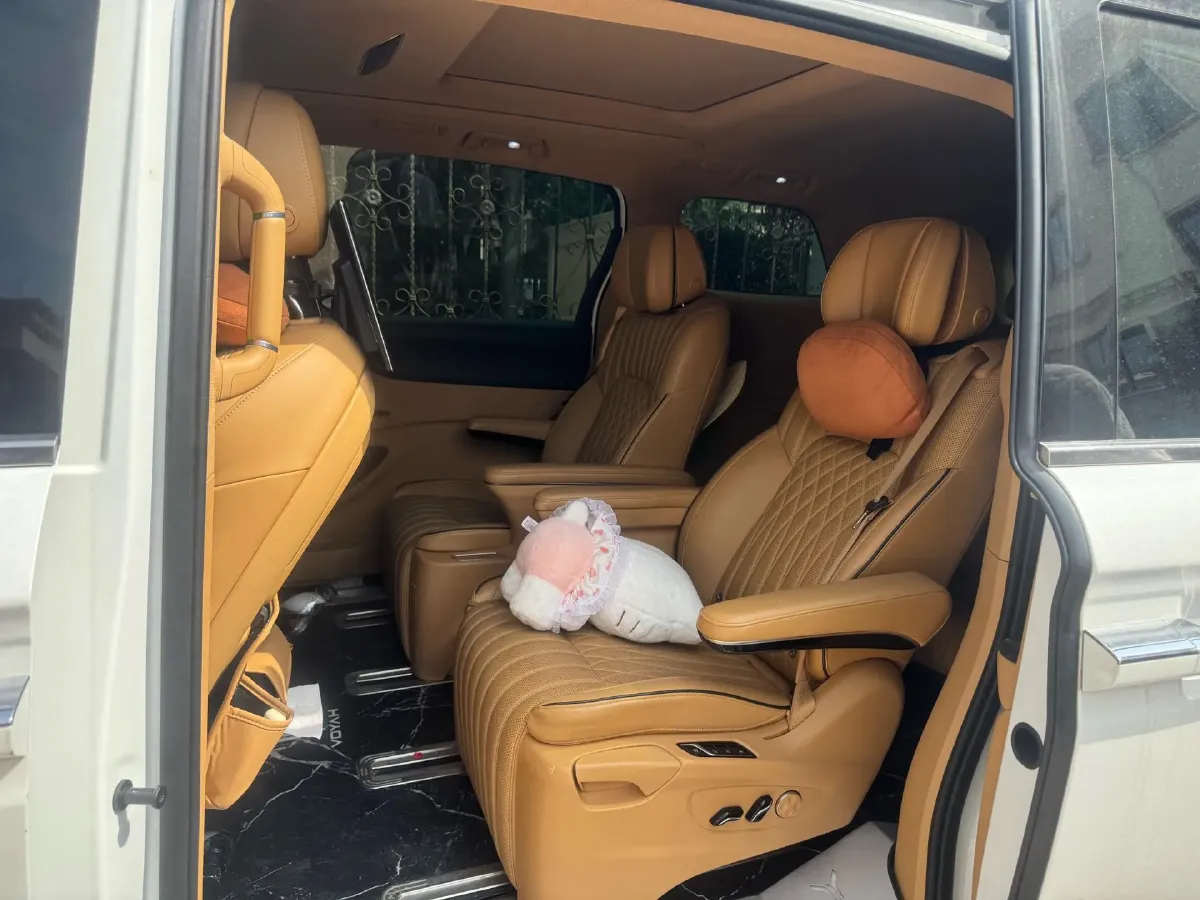 2022 Voyah Dream 1.5T 136HP L4 PHEV 25.57KWH,autocango,china used car exporter,china ev exporter,chinese used car exporter,chinese used ev exporter