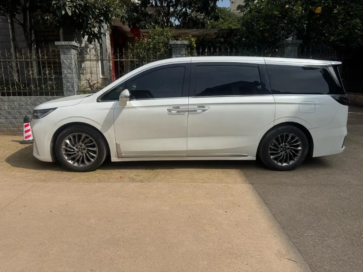 2022 Voyah Dream 1.5T 136HP L4 PHEV 25.57KWH,autocango,china used car exporter,china ev exporter,chinese used car exporter,chinese used ev exporter