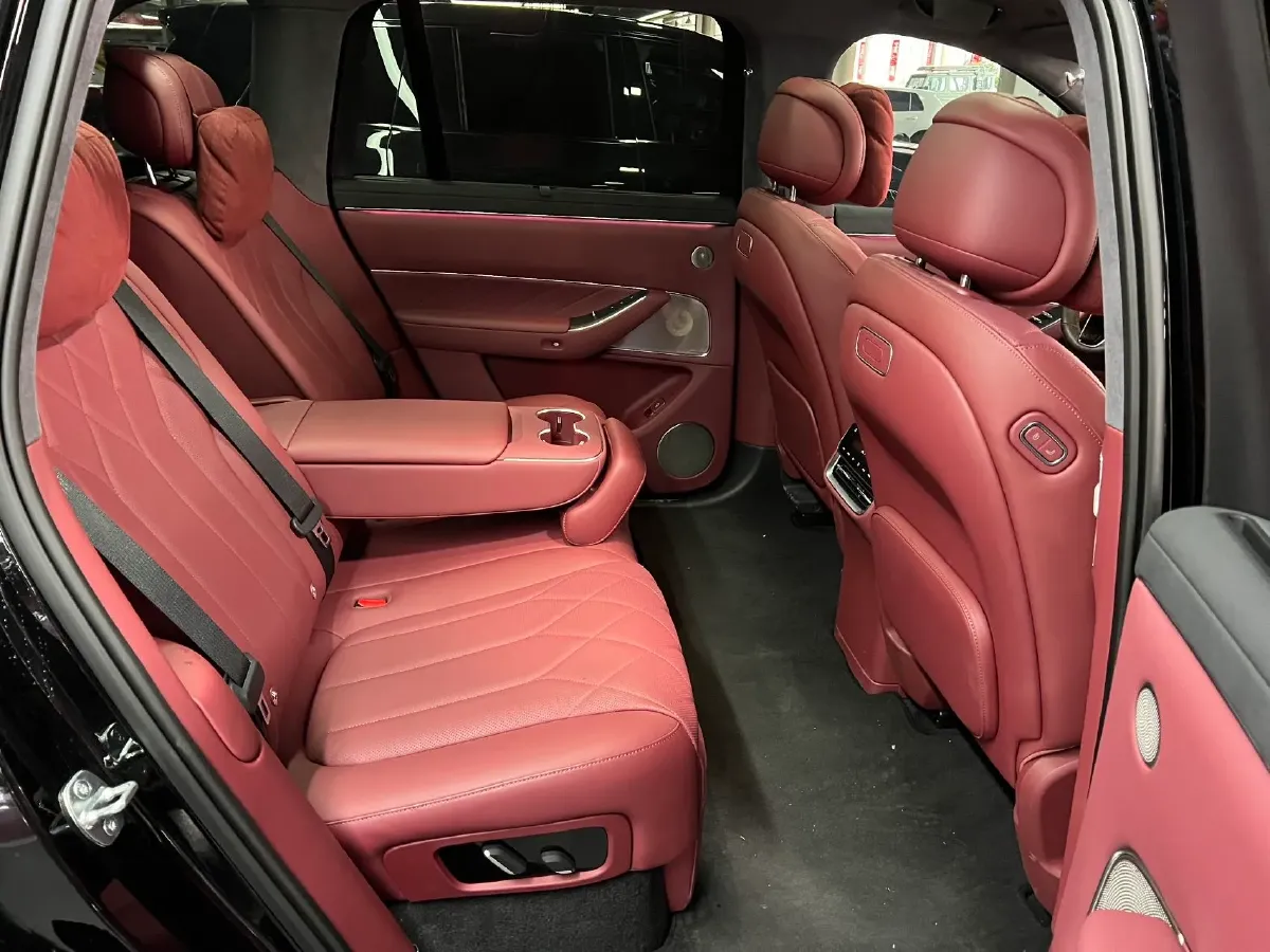 2025 AITO AITO M8 REEV 160HP REEV 53.4KWH,autocango,china used car exporter,china ev exporter,chinese used car exporter,chinese used ev exporter