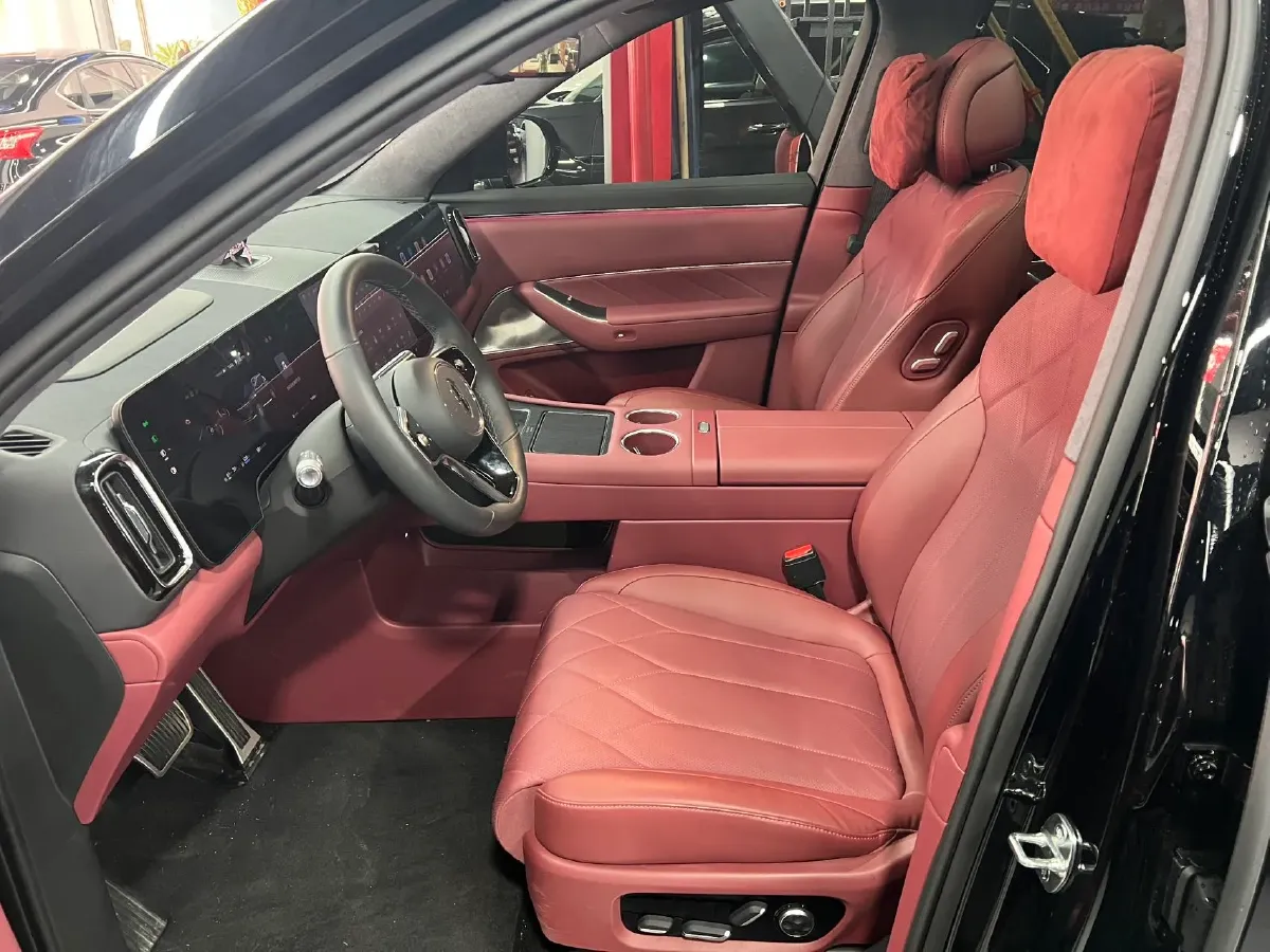 2025 AITO AITO M8 REEV 160HP REEV 53.4KWH,autocango,china used car exporter,china ev exporter,chinese used car exporter,chinese used ev exporter