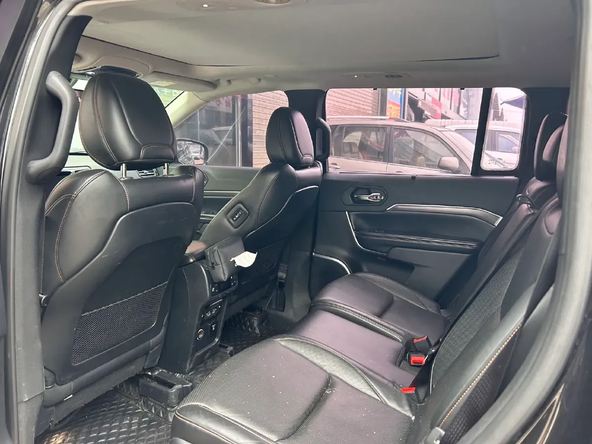 2018 Jeep Grand Commander 2.0T 265HP L4 9AT,autocango,china used car exporter,china ev exporter,chinese used car exporter,chinese used ev exporter